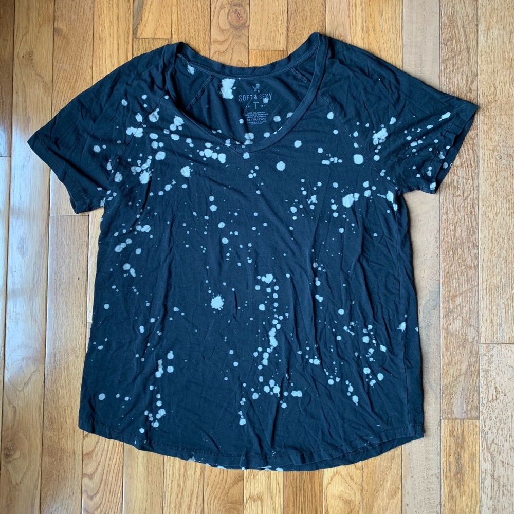 American Eagle V-Neck Shirt